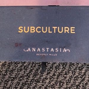 ANASTASIA BEVERLY HILLS PALLETE SEND OFFERS!